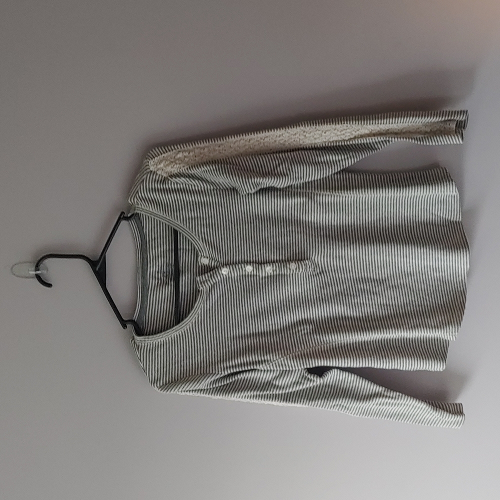 Sonoma Medium striped long sleeve shirt with crochet sleeve details